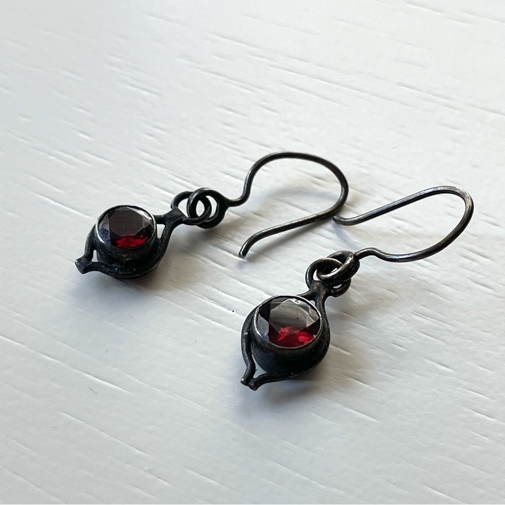 Vintage Old Pawn style red stone/glass dangle earrings garnet? - Picture 3 of 11